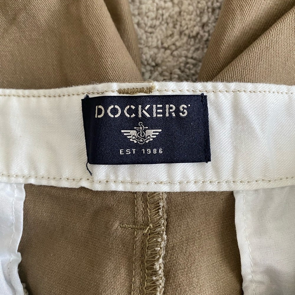 Dockers Men's Tan Flat-Front Chino Shorts - Picture 3 of 6